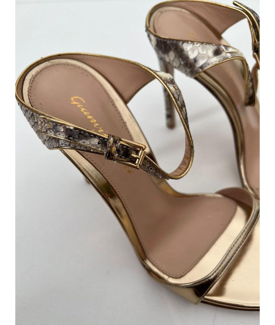 GIANVITO ROSSI Золотые кожаные босоножки, фото 7