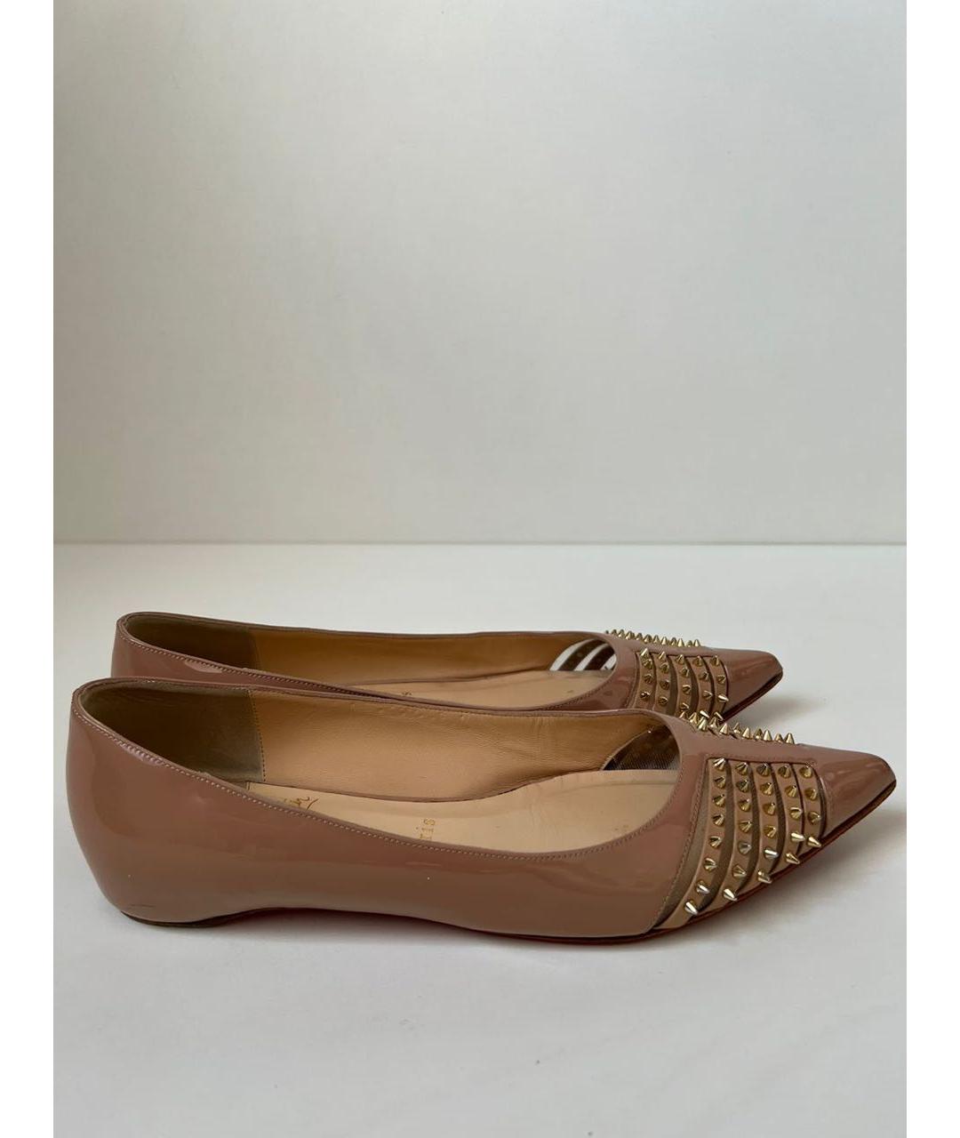 CHRISTIAN LOUBOUTIN Бежевые балетки из лакированной кожи, фото 9