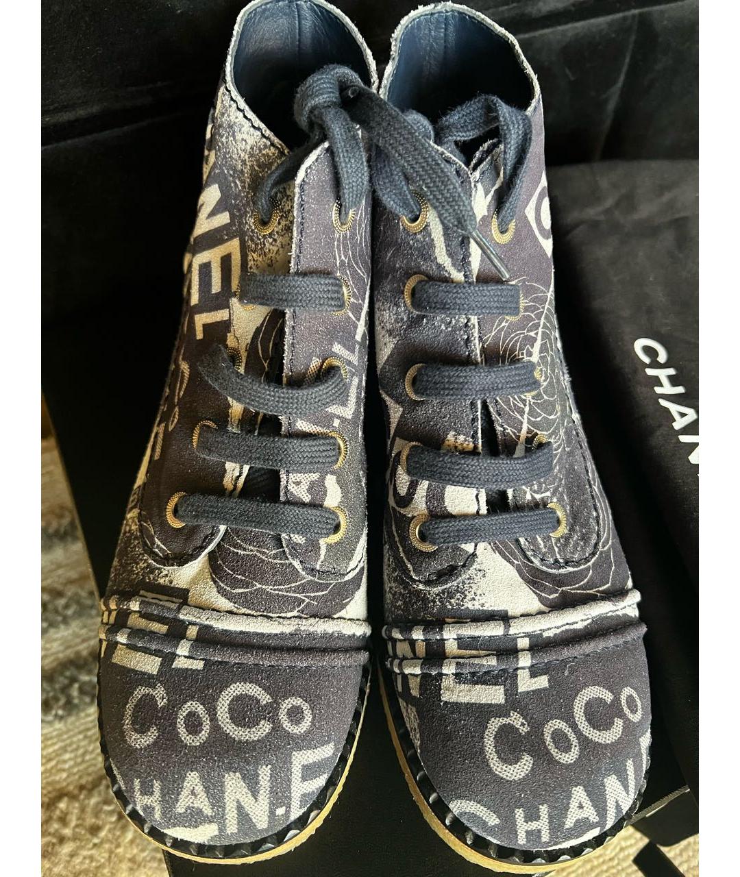 CHANEL Синие замшевые ботинки, фото 2