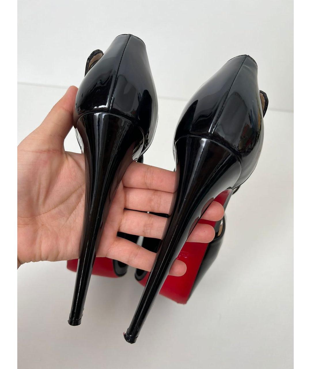 CHRISTIAN LOUBOUTIN Черные босоножки из лакированной кожи, фото 4