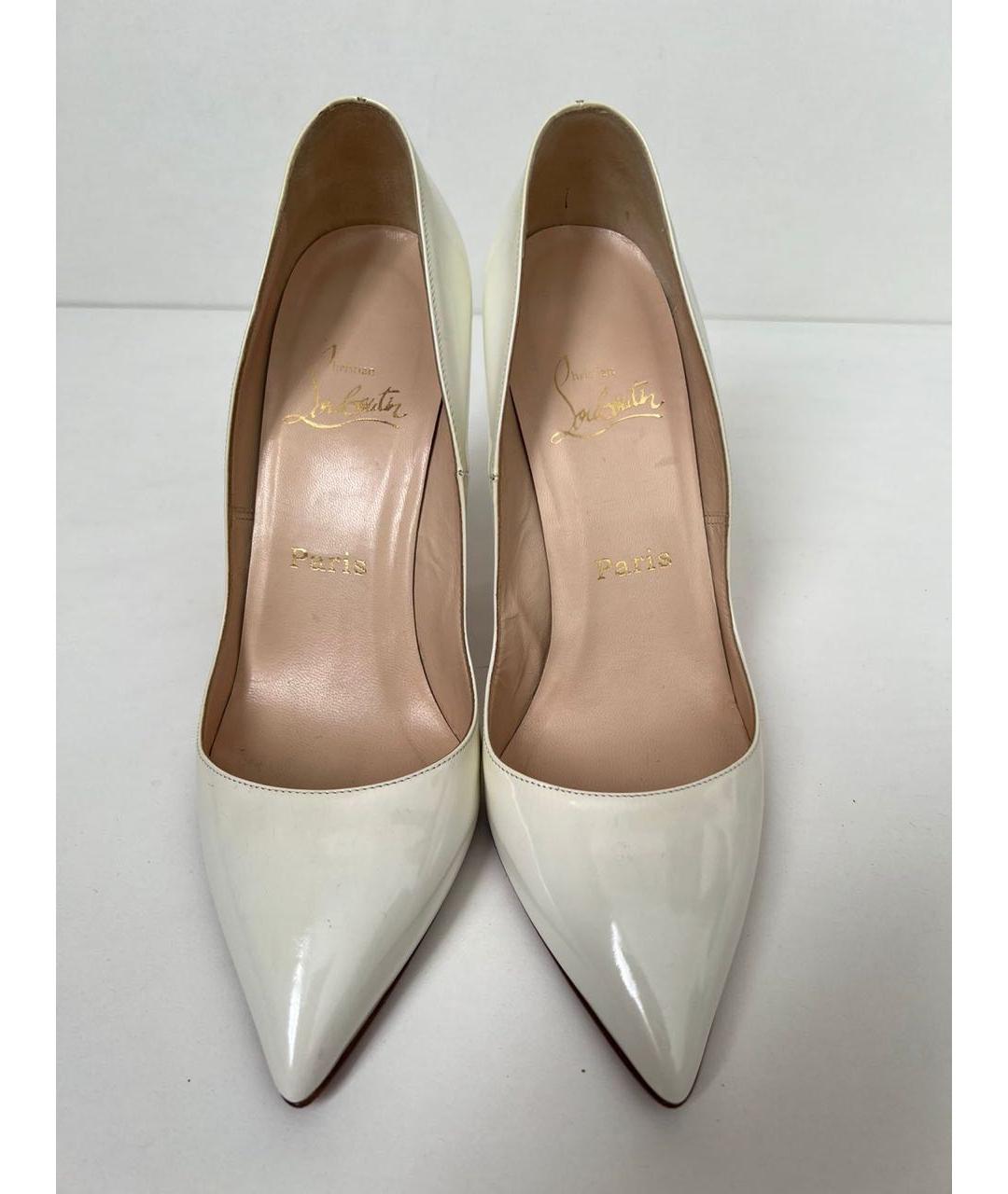 CHRISTIAN LOUBOUTIN Белые туфли из лакированной кожи, фото 2