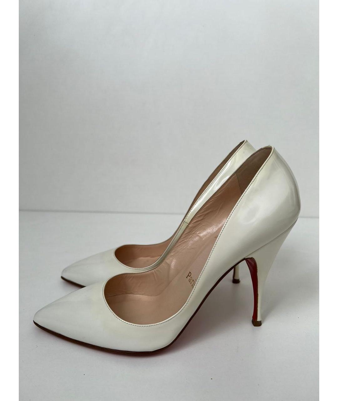 CHRISTIAN LOUBOUTIN Белые туфли из лакированной кожи, фото 4