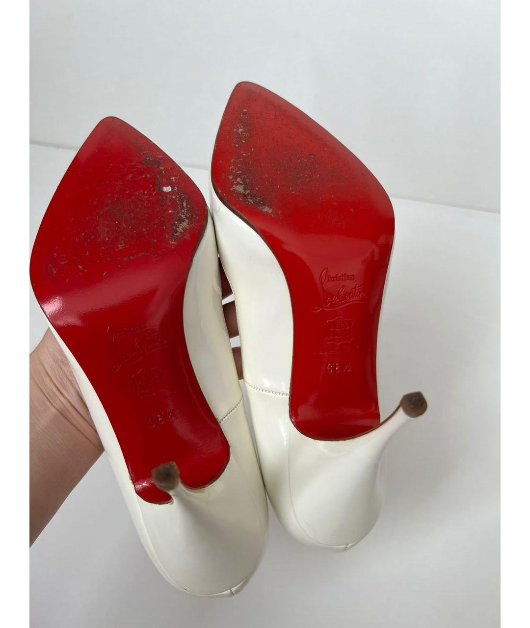 CHRISTIAN LOUBOUTIN Белые туфли из лакированной кожи, фото 5