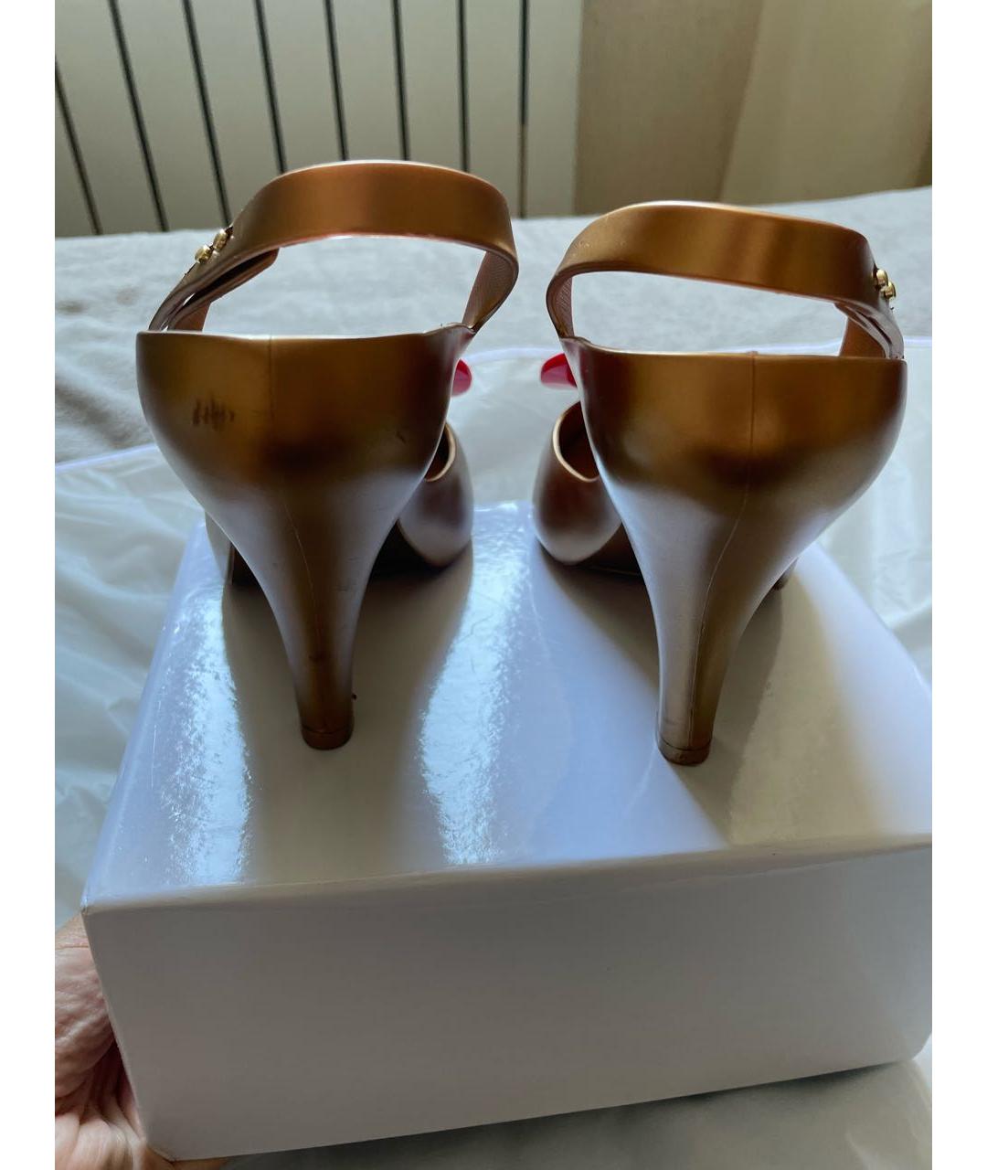 VIVIENNE WESTWOOD Золотые резиновые туфли, фото 4
