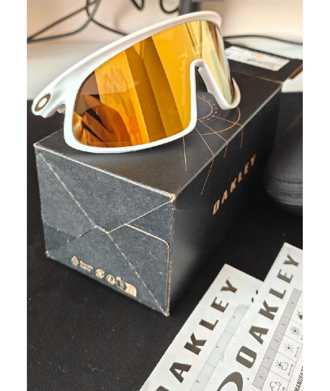 OAKLEY Белые пластиковые солнцезащитные очки, фото 2