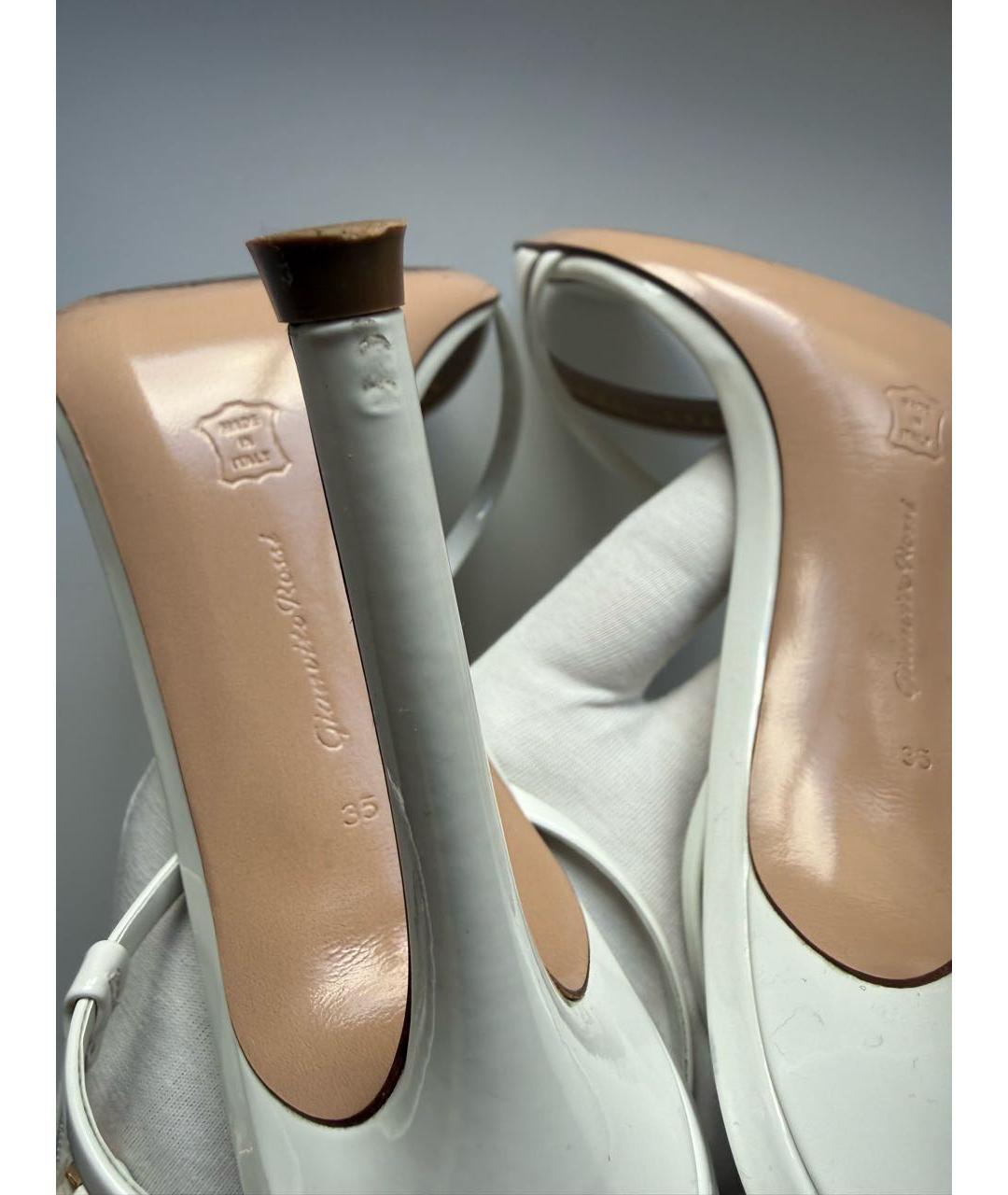 GIANVITO ROSSI Белые босоножки из лакированной кожи, фото 6