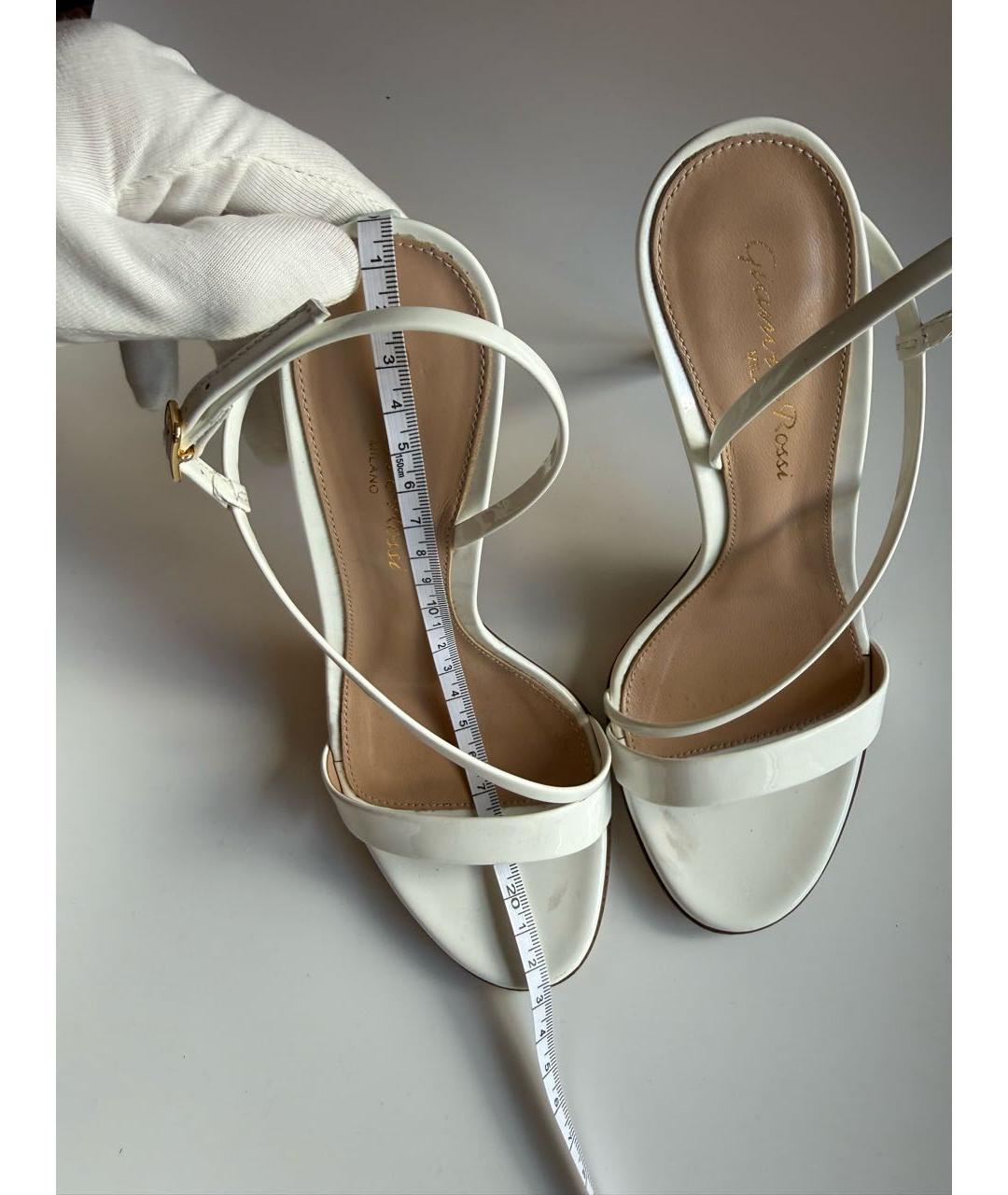 GIANVITO ROSSI Белые босоножки из лакированной кожи, фото 7