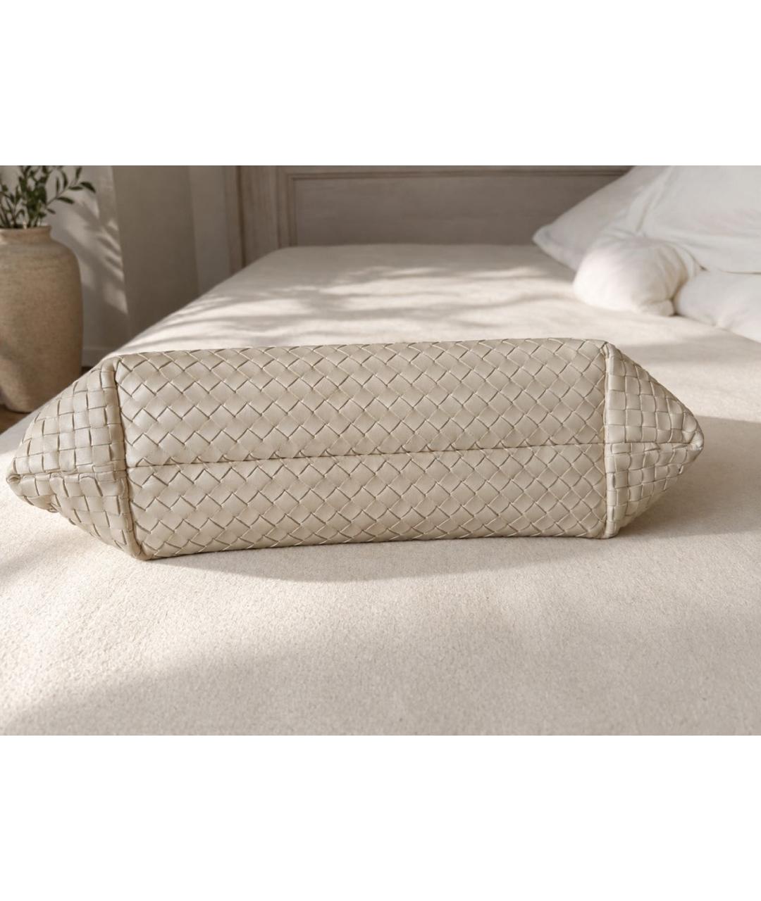 BOTTEGA VENETA Бежевая кожаная сумка с короткими ручками, фото 6