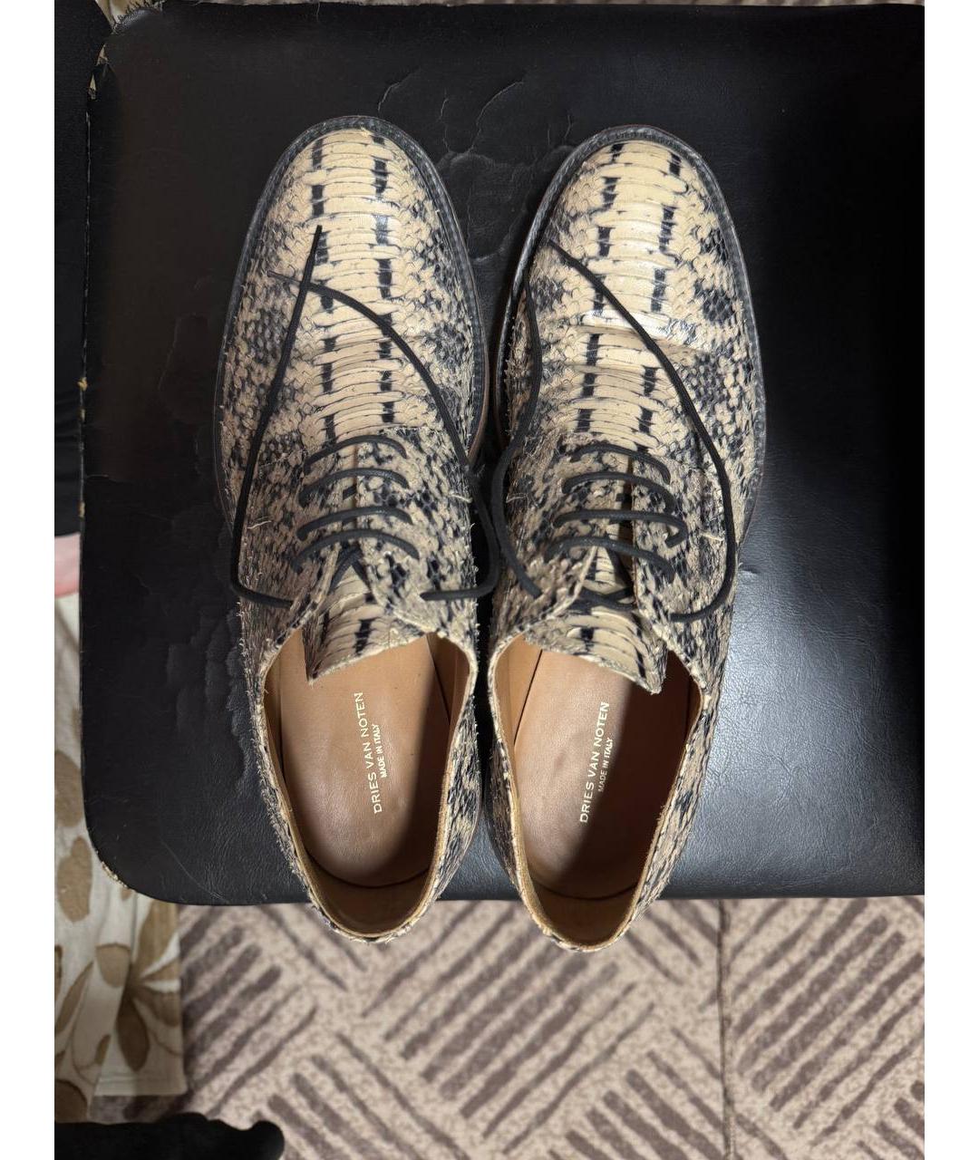 DRIES VAN NOTEN Бежевые низкие ботинки из кожи питона, фото 3