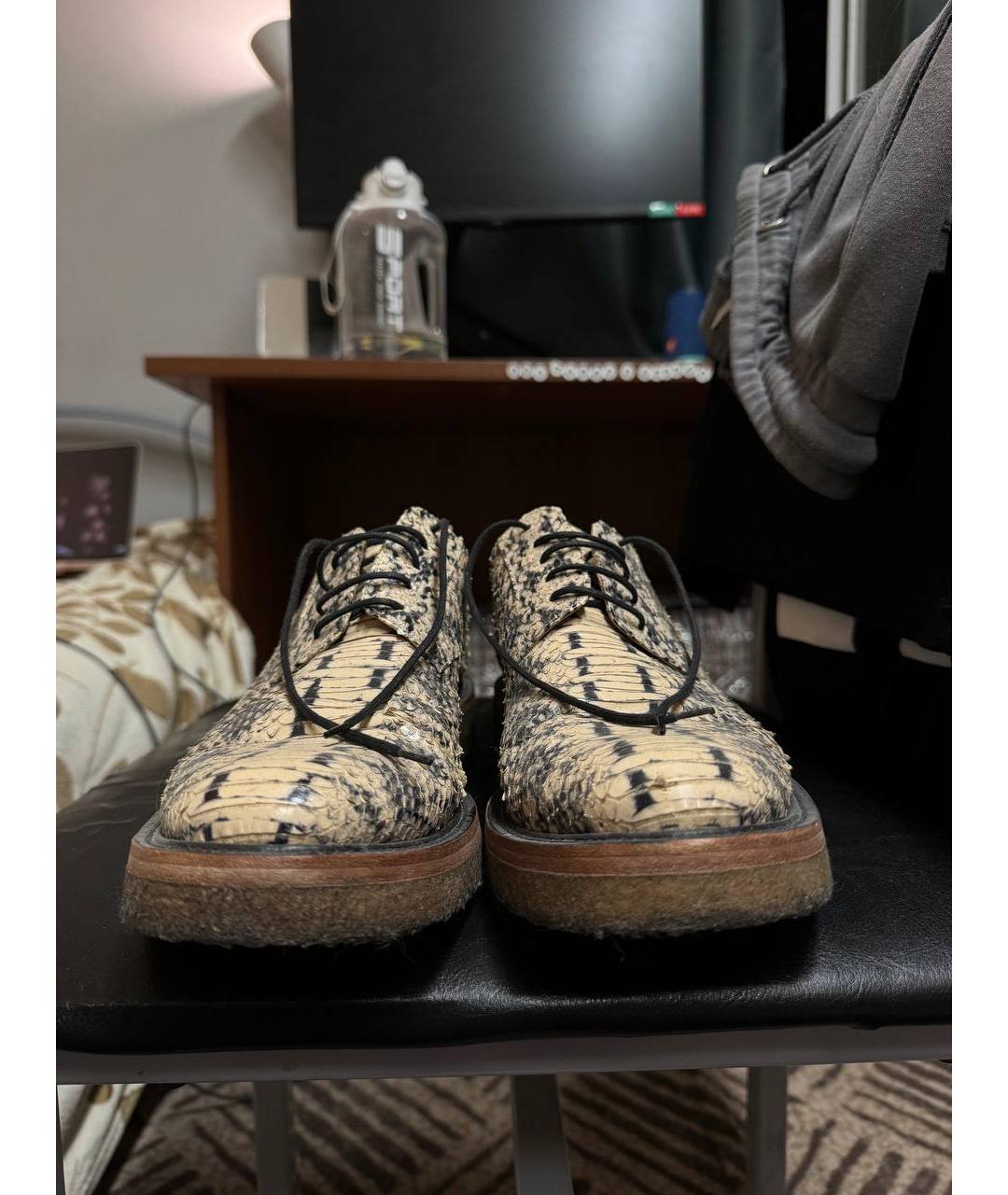 DRIES VAN NOTEN Бежевые низкие ботинки из кожи питона, фото 2