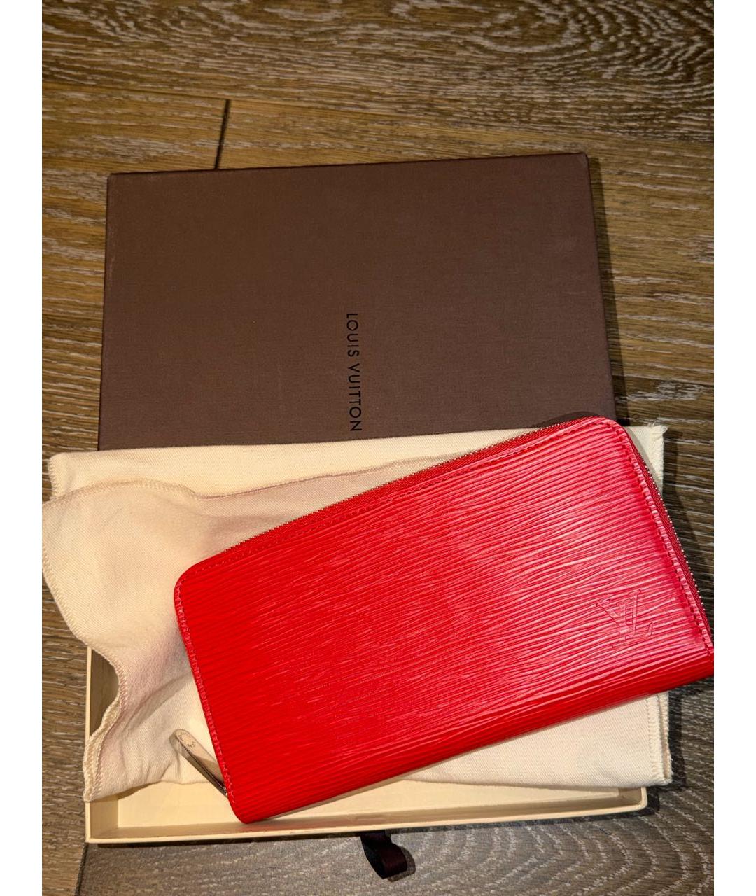 LOUIS VUITTON Красный кожаный кошелек, фото 5