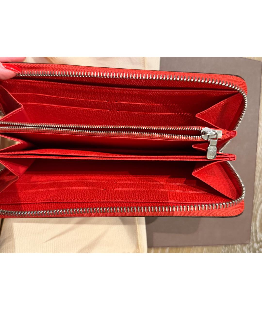 LOUIS VUITTON Красный кожаный кошелек, фото 4