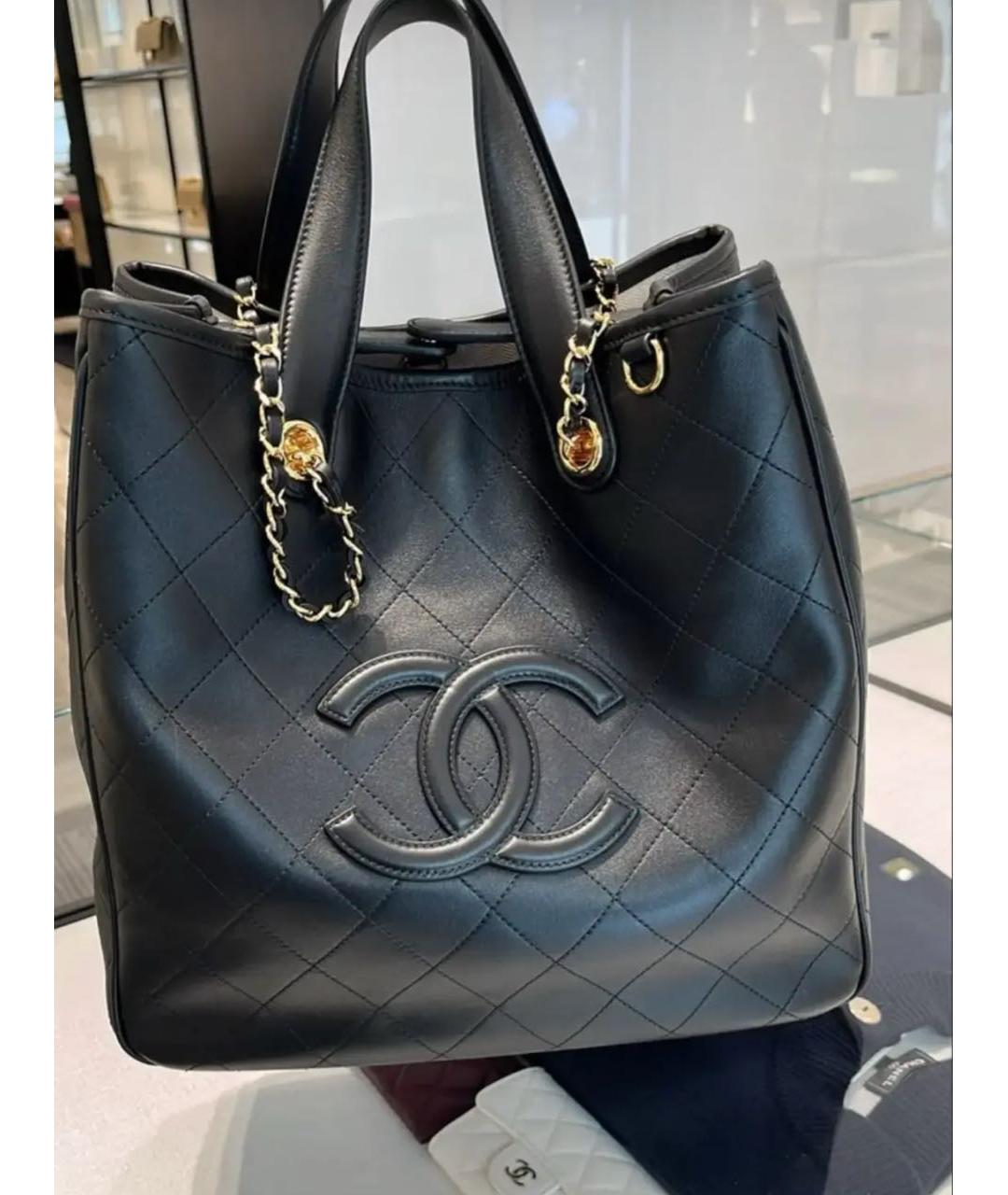 CHANEL Черная кожаная сумка с короткими ручками, фото 2