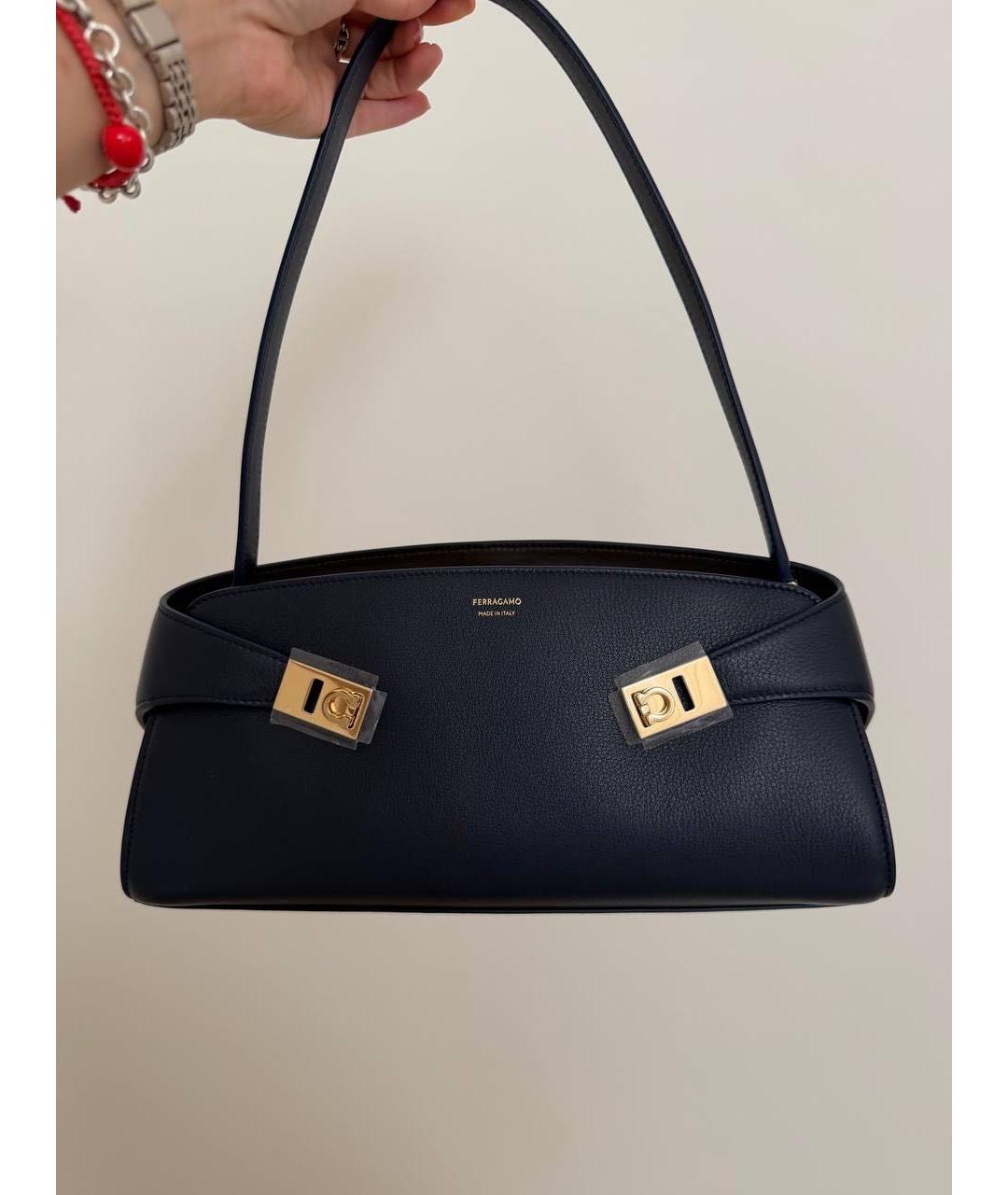 FERRAGAMO Темно-синяя кожаная сумка через плечо, фото 2