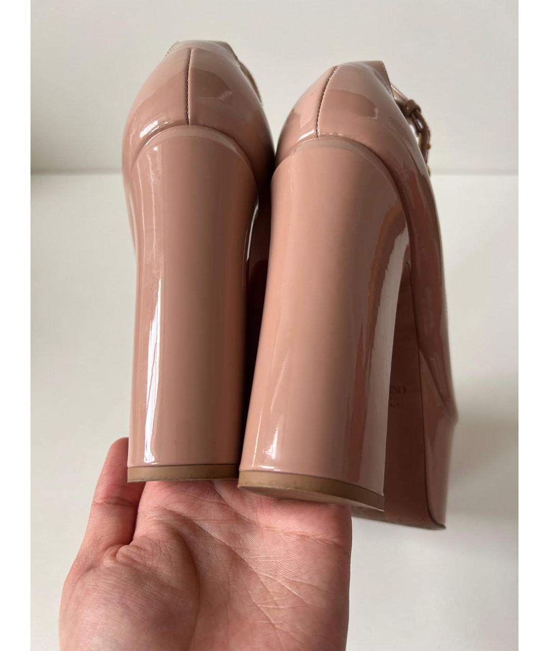 VALENTINO Бежевые туфли из лакированной кожи, фото 5