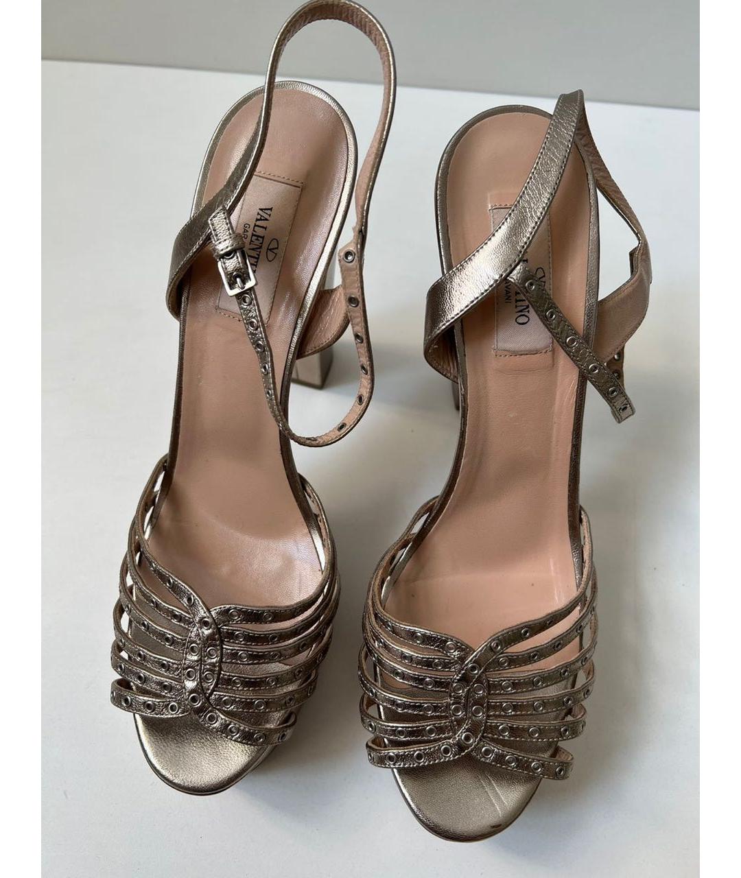 VALENTINO Золотые кожаные босоножки, фото 2