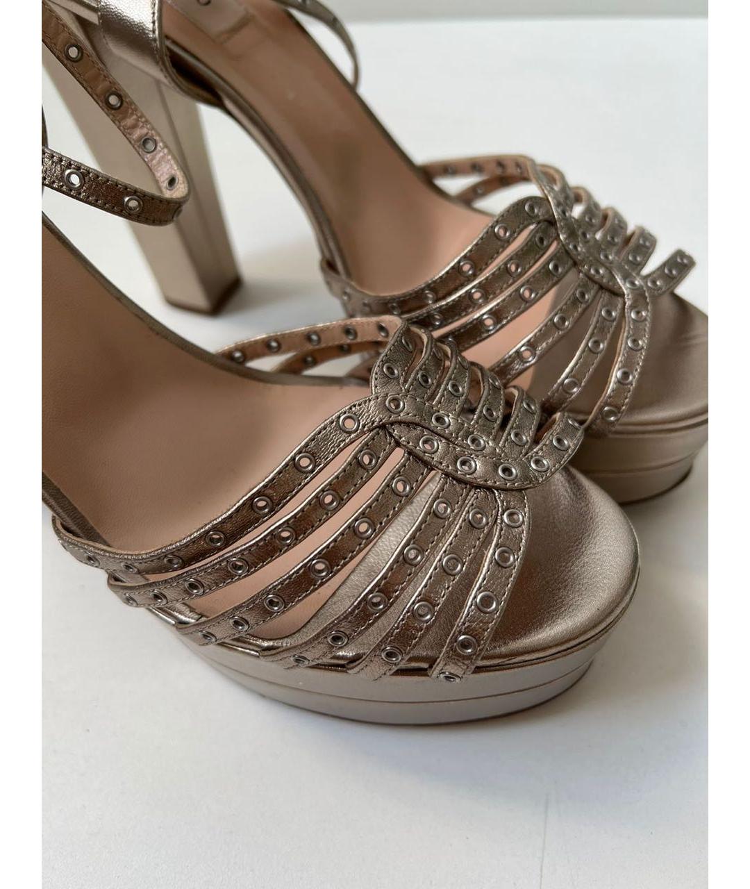 VALENTINO Золотые кожаные босоножки, фото 8