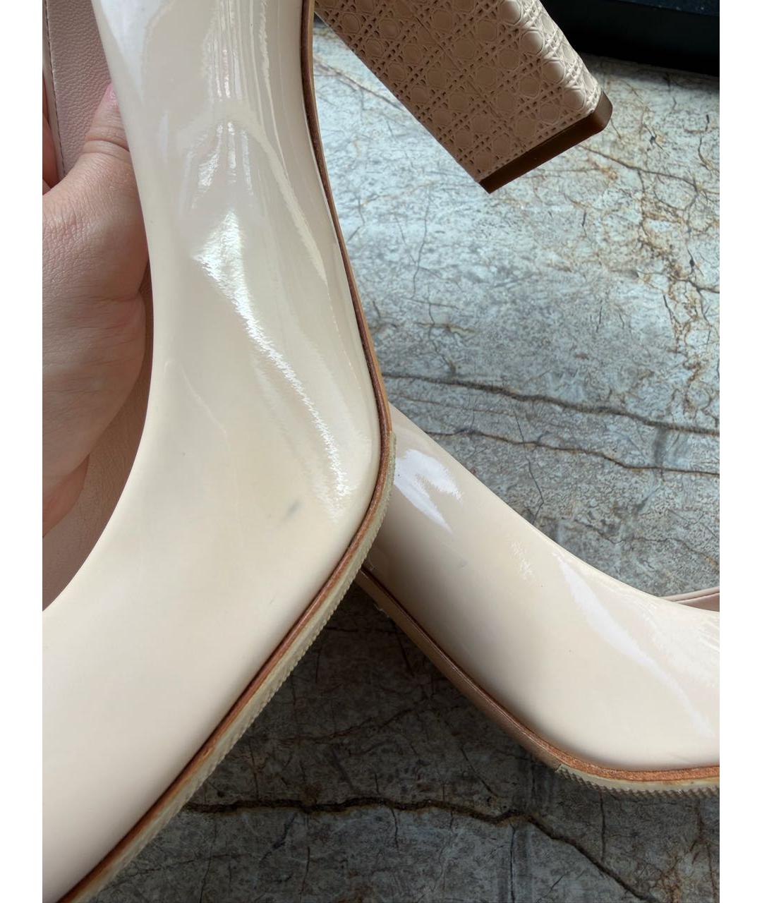 CHRISTIAN DIOR Бежевые туфли из лакированной кожи, фото 8