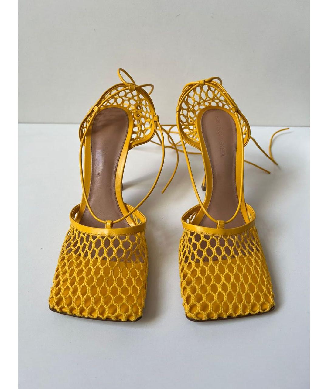 BOTTEGA VENETA Желтые текстильные босоножки, фото 2