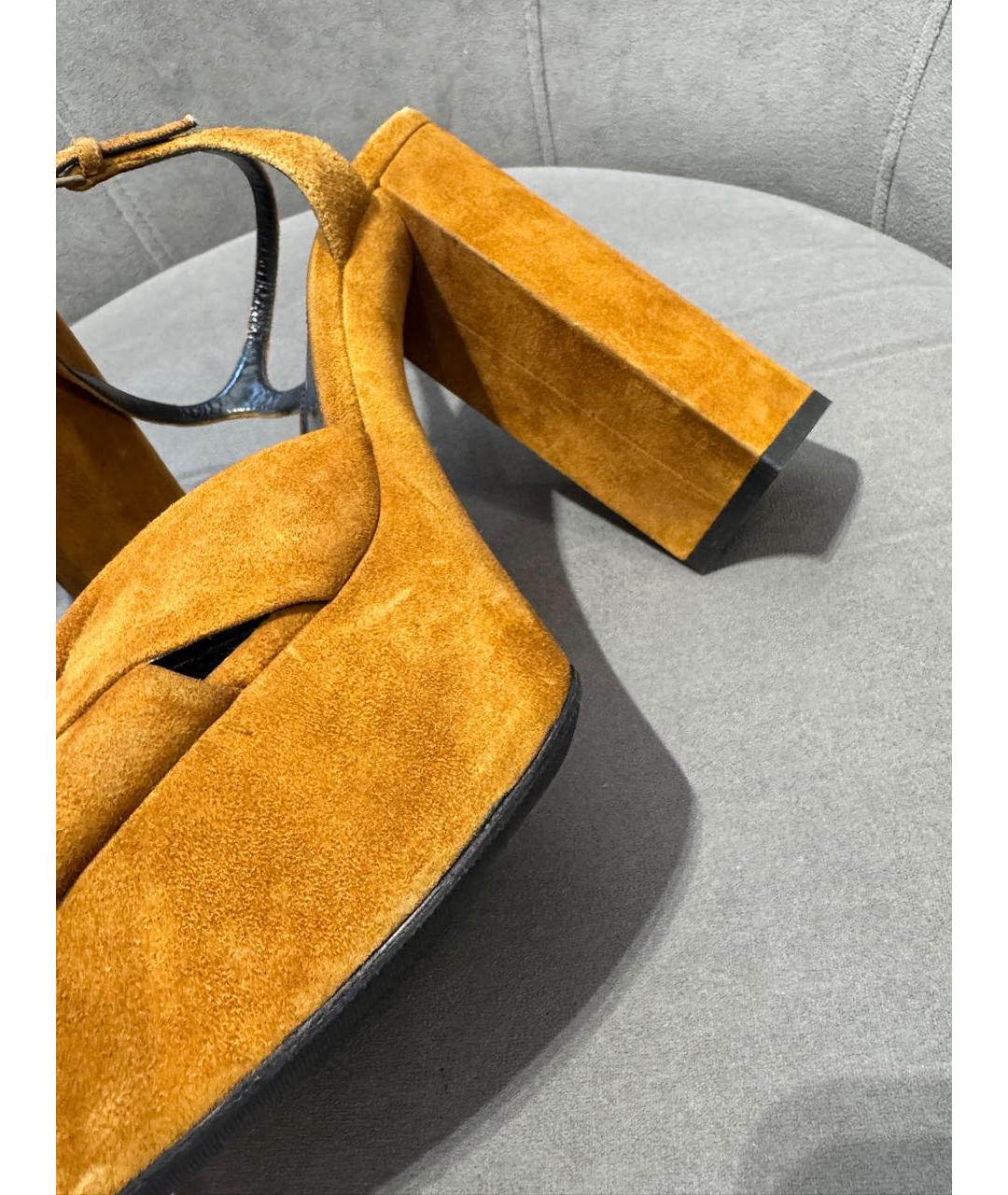 SAINT LAURENT Коричневые замшевые босоножки, фото 7