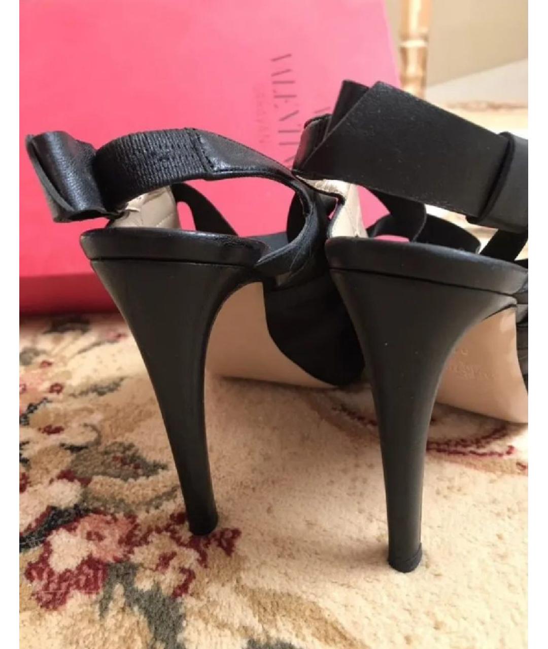 VALENTINO Черные кожаные босоножки, фото 4