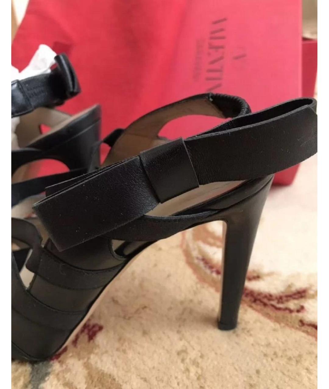 VALENTINO Черные кожаные босоножки, фото 2