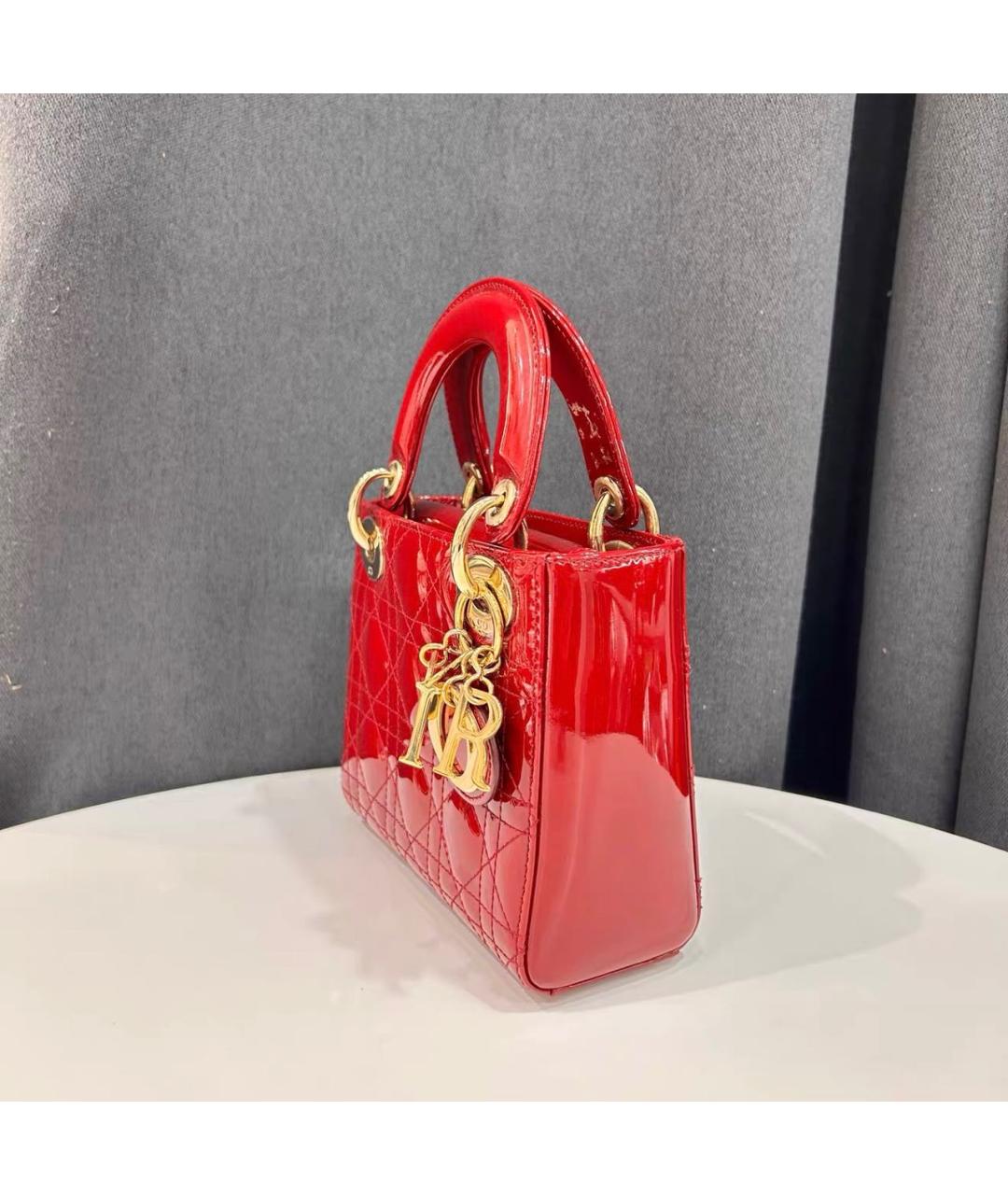 CHRISTIAN DIOR Красная сумка через плечо из лакированной кожи, фото 3