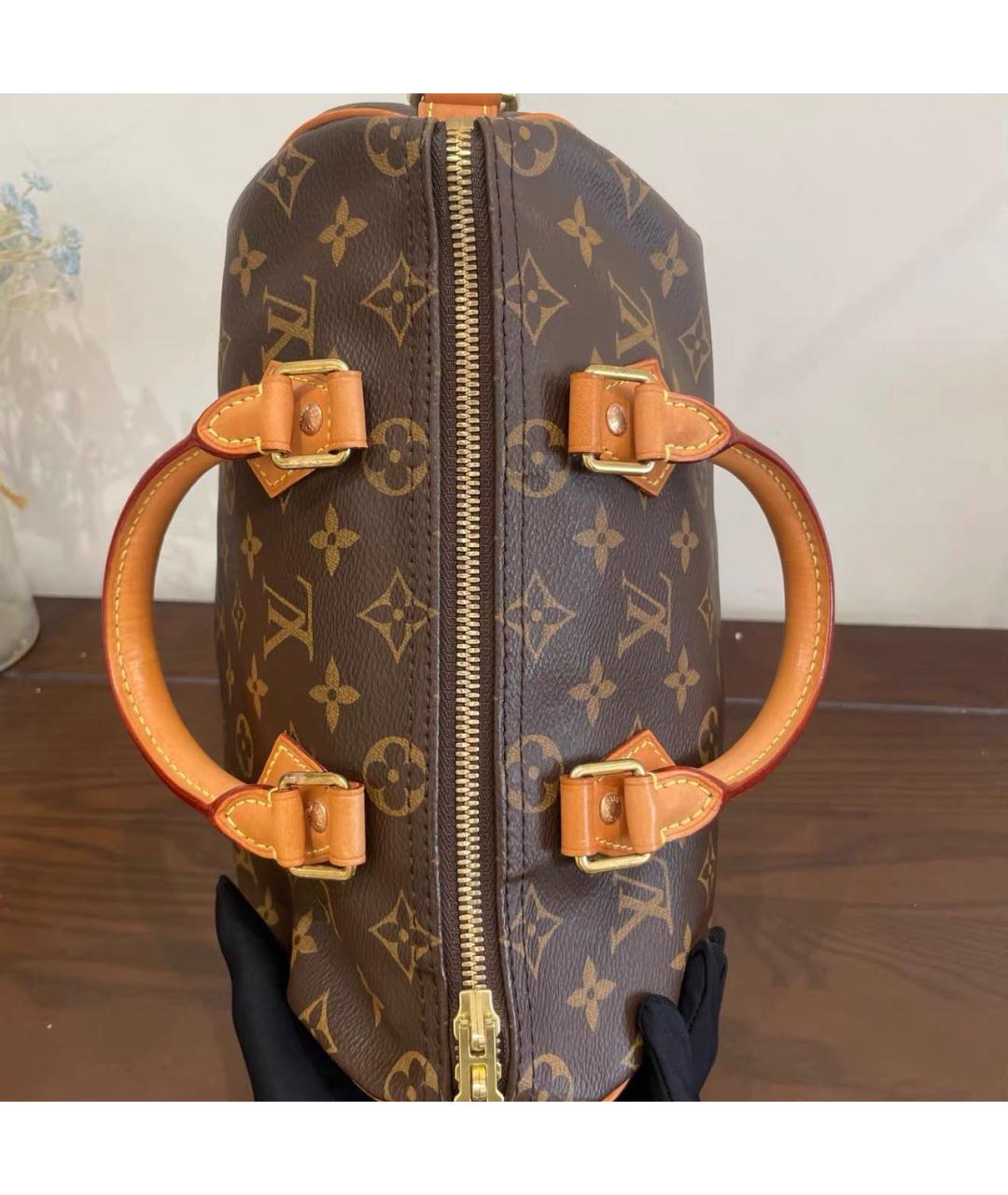 LOUIS VUITTON Коричневая кожаная сумка через плечо, фото 8