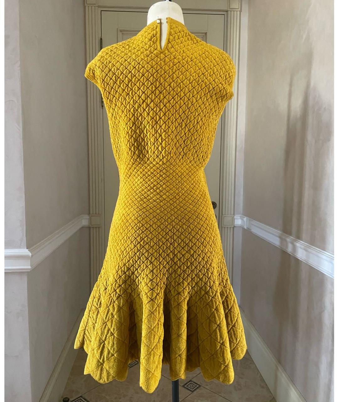 ALEXANDER MCQUEEN Золотое шерстяное коктейльное платье, фото 2