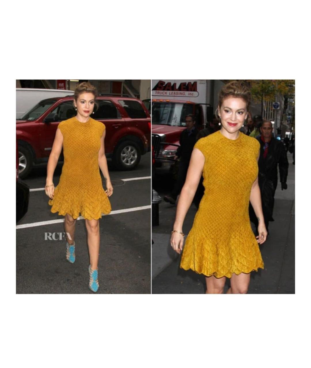 ALEXANDER MCQUEEN Золотое шерстяное коктейльное платье, фото 6