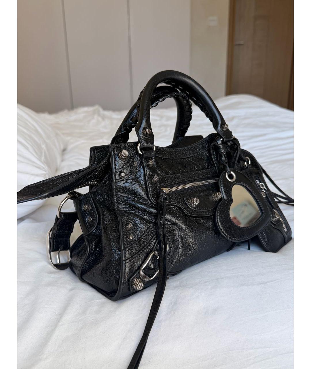 BALENCIAGA Черная сумка с короткими ручками из лакированной кожи, фото 2