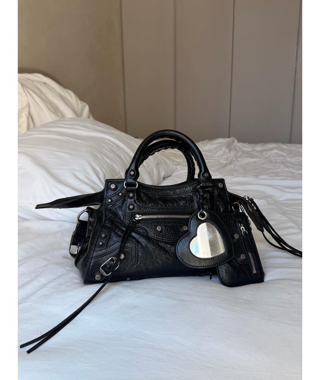 BALENCIAGA Черная сумка с короткими ручками из лакированной кожи, фото 9