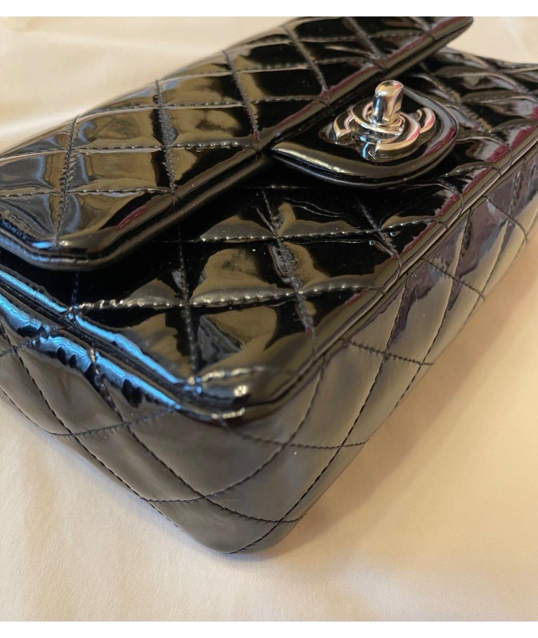 CHANEL Черная сумка через плечо из лакированной кожи, фото 2