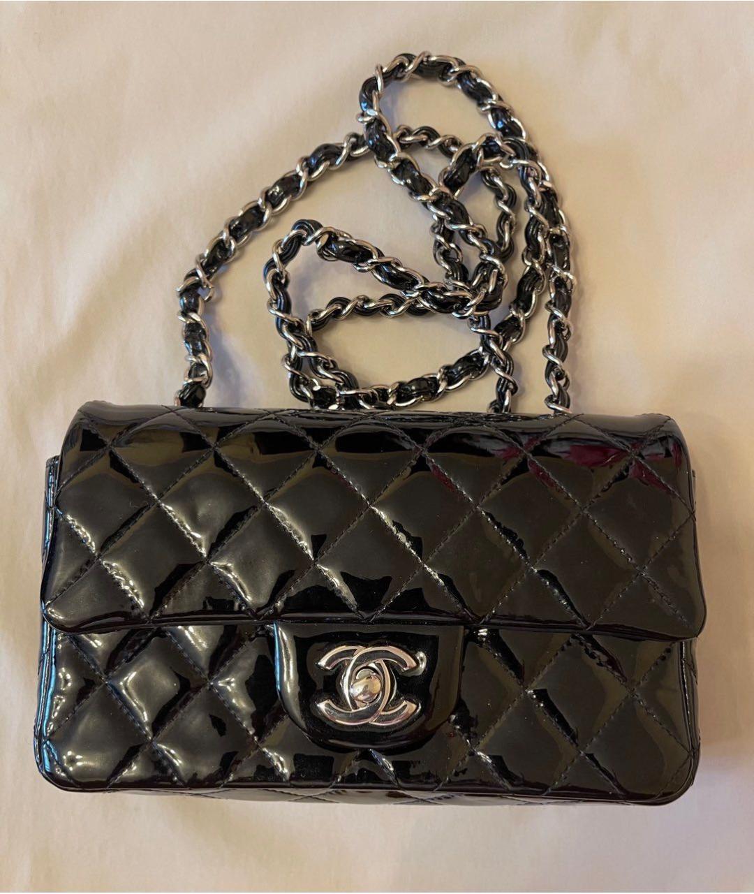 CHANEL Черная сумка через плечо из лакированной кожи, фото 9