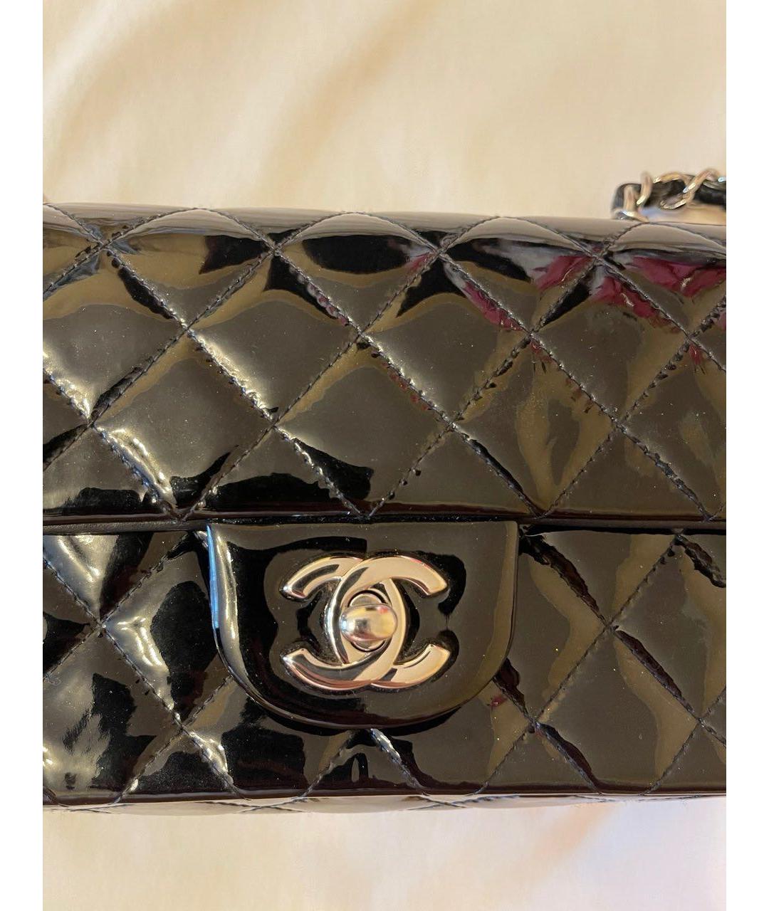 CHANEL Черная сумка через плечо из лакированной кожи, фото 5