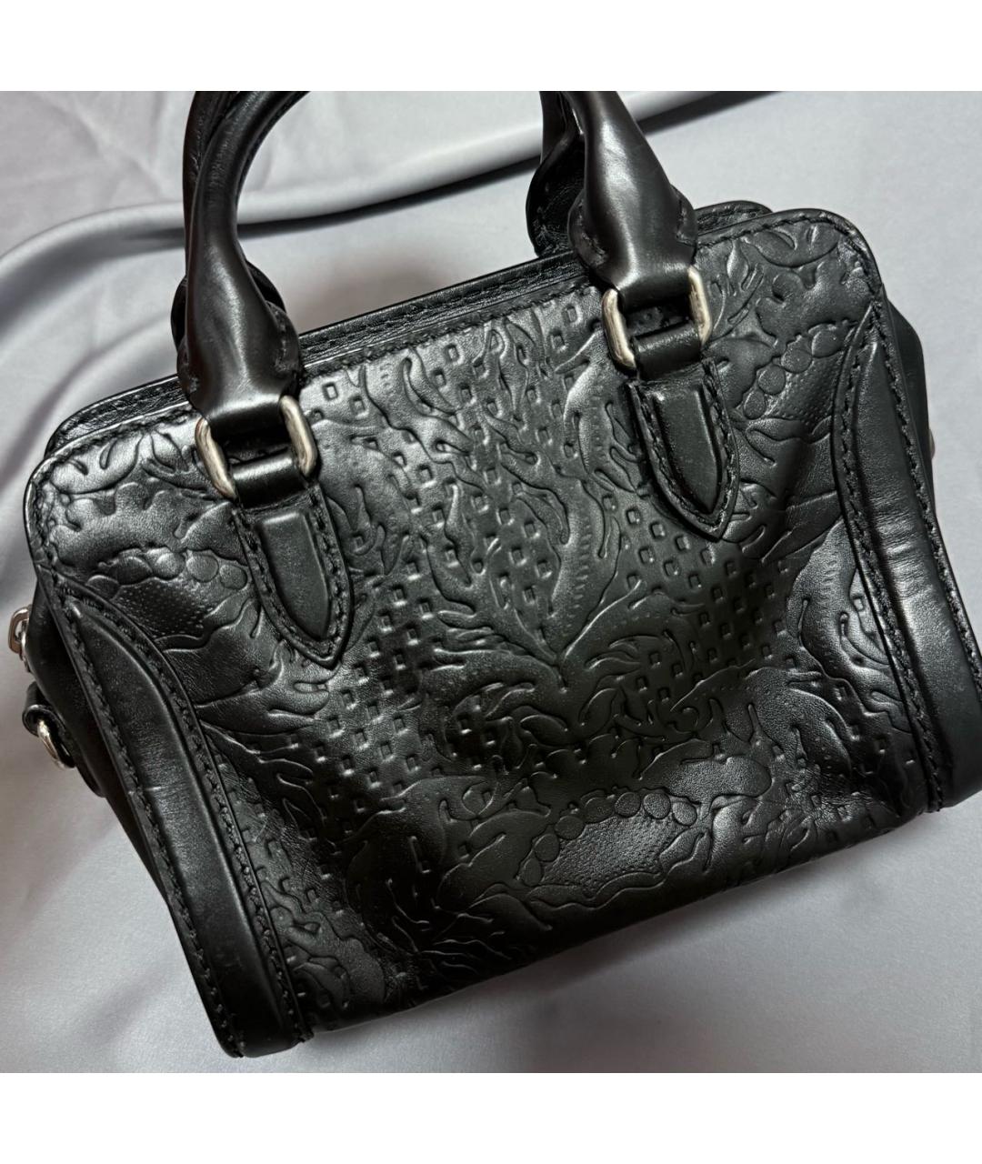 ALEXANDER MCQUEEN Черная кожаная сумка с короткими ручками, фото 3