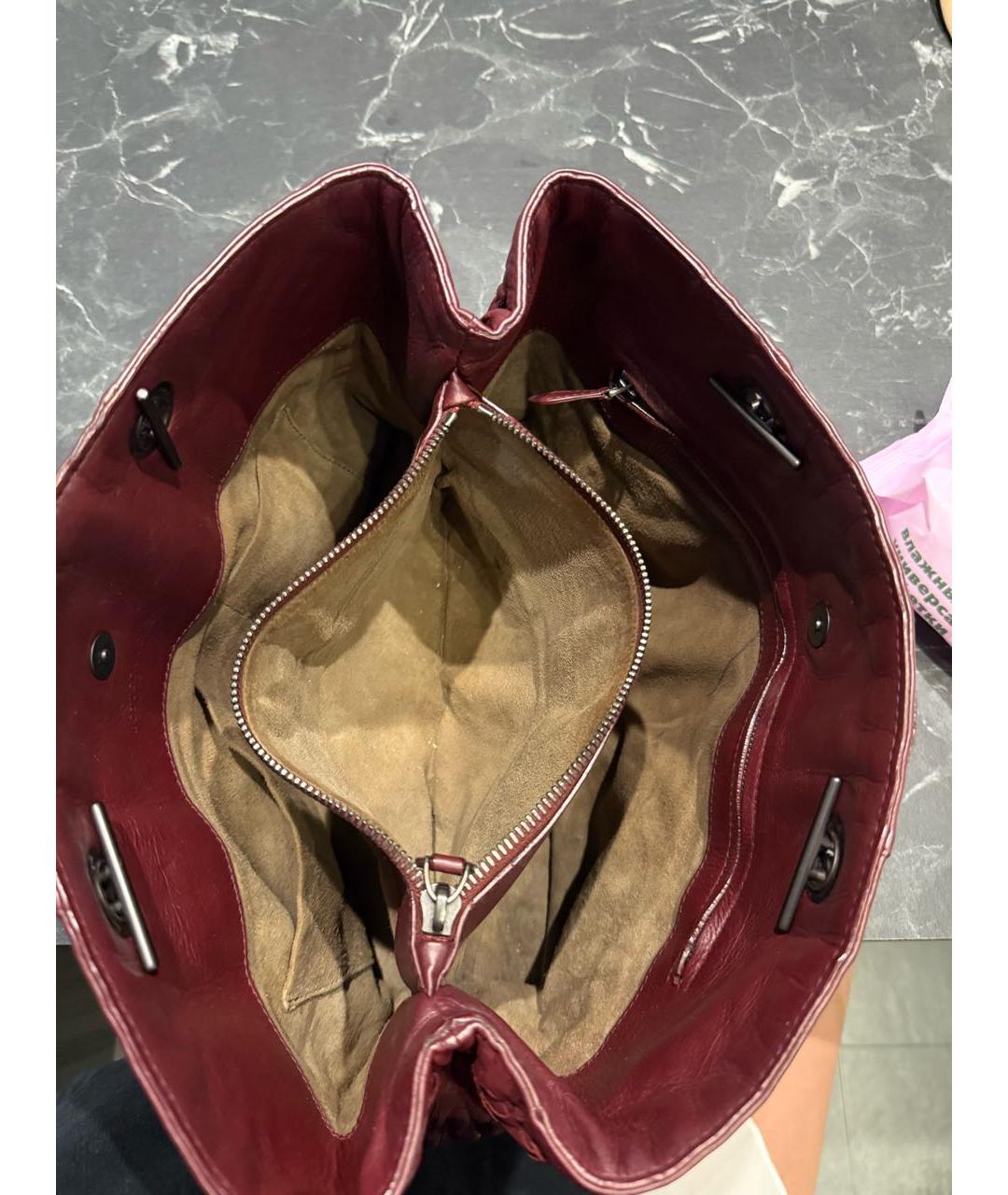 BOTTEGA VENETA Бордовая кожаная сумка с короткими ручками, фото 4