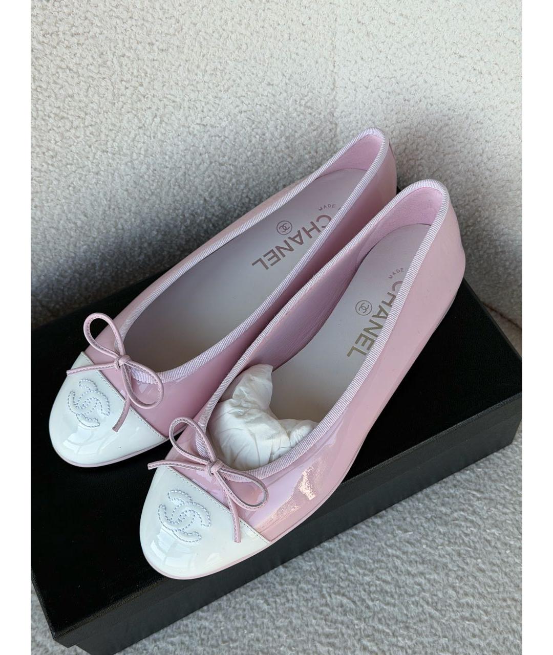 CHANEL Розовые балетки из лакированной кожи, фото 2
