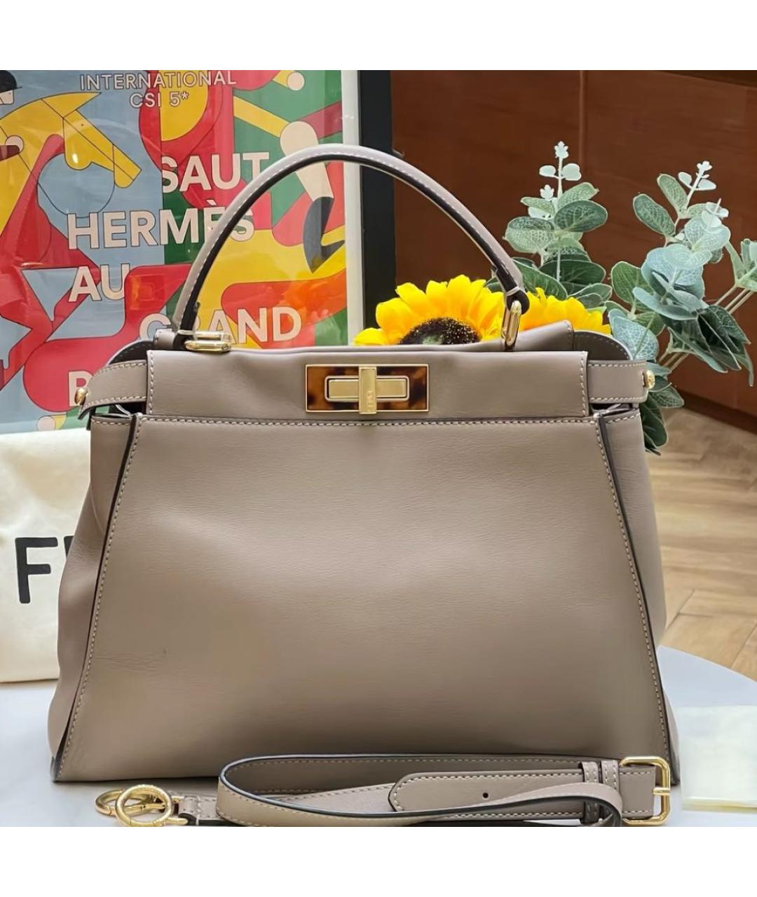 FENDI Бежевая кожаная сумка с короткими ручками, фото 6