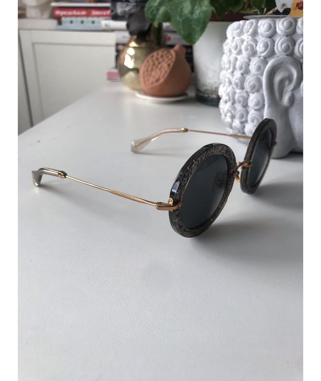 MIU MIU Антрацитовые пластиковые солнцезащитные очки, фото 2