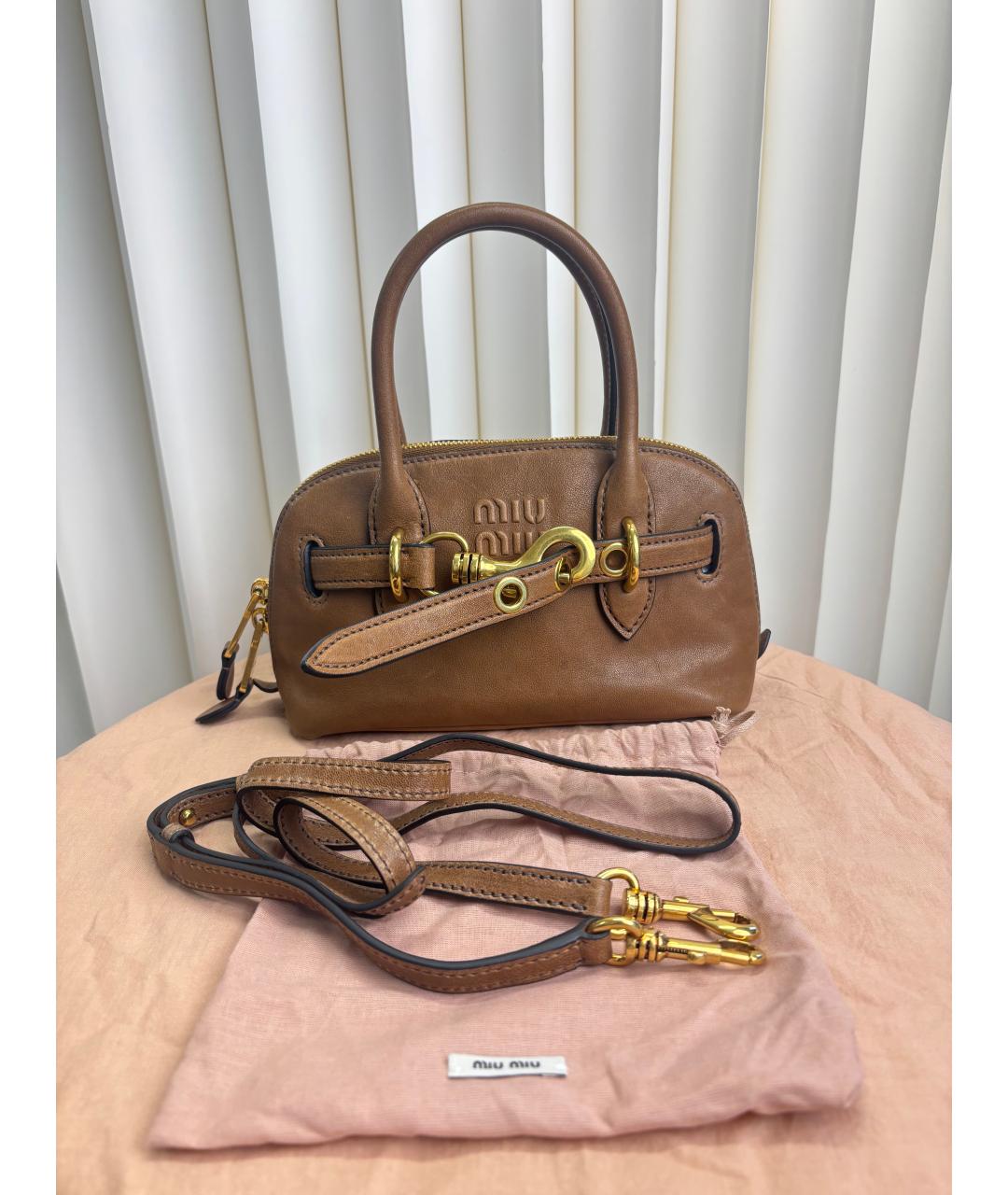 MIU MIU Коричневая кожаная сумка с короткими ручками, фото 4