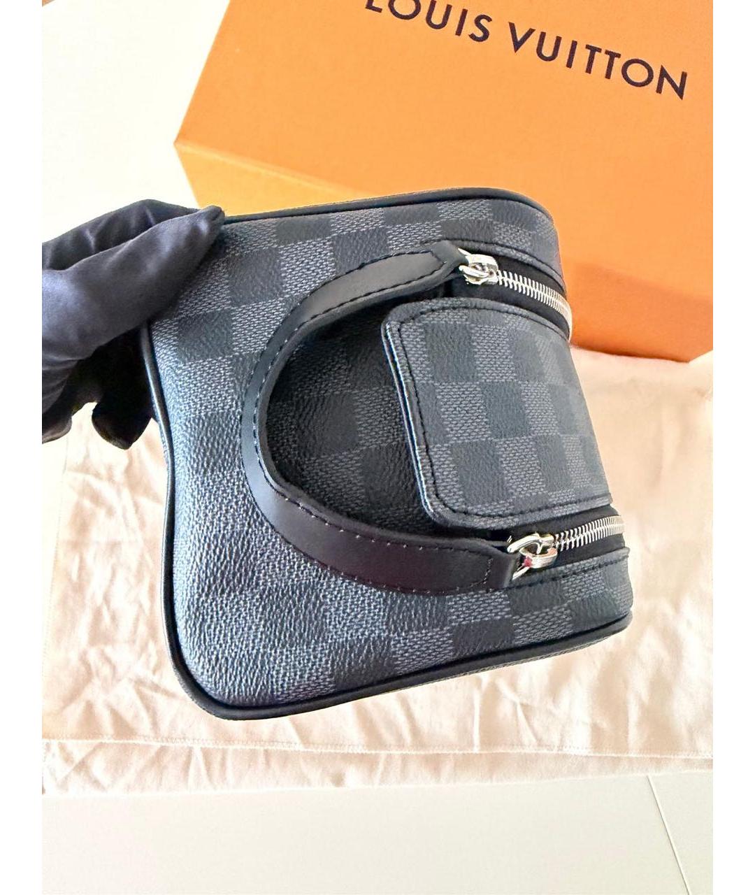 LOUIS VUITTON Черная косметичка, фото 3