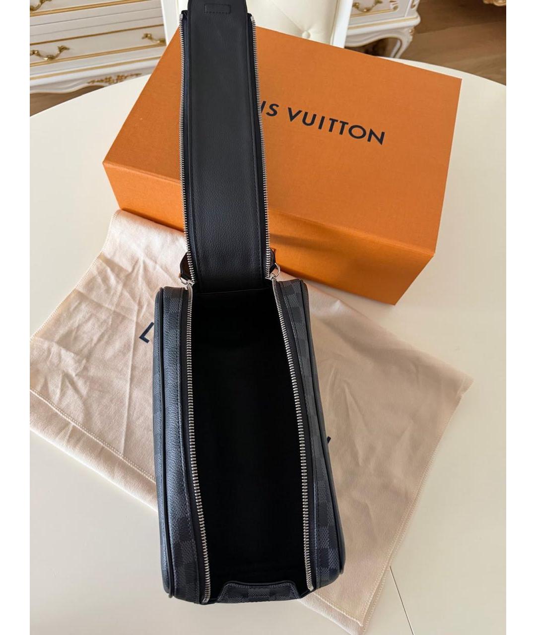LOUIS VUITTON Черная косметичка, фото 6