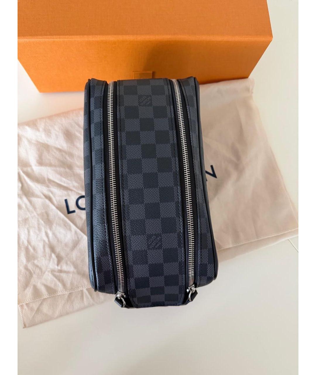 LOUIS VUITTON Черная косметичка, фото 2