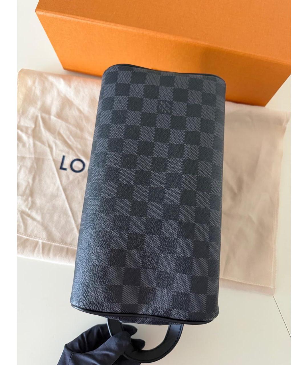 LOUIS VUITTON Черная косметичка, фото 5