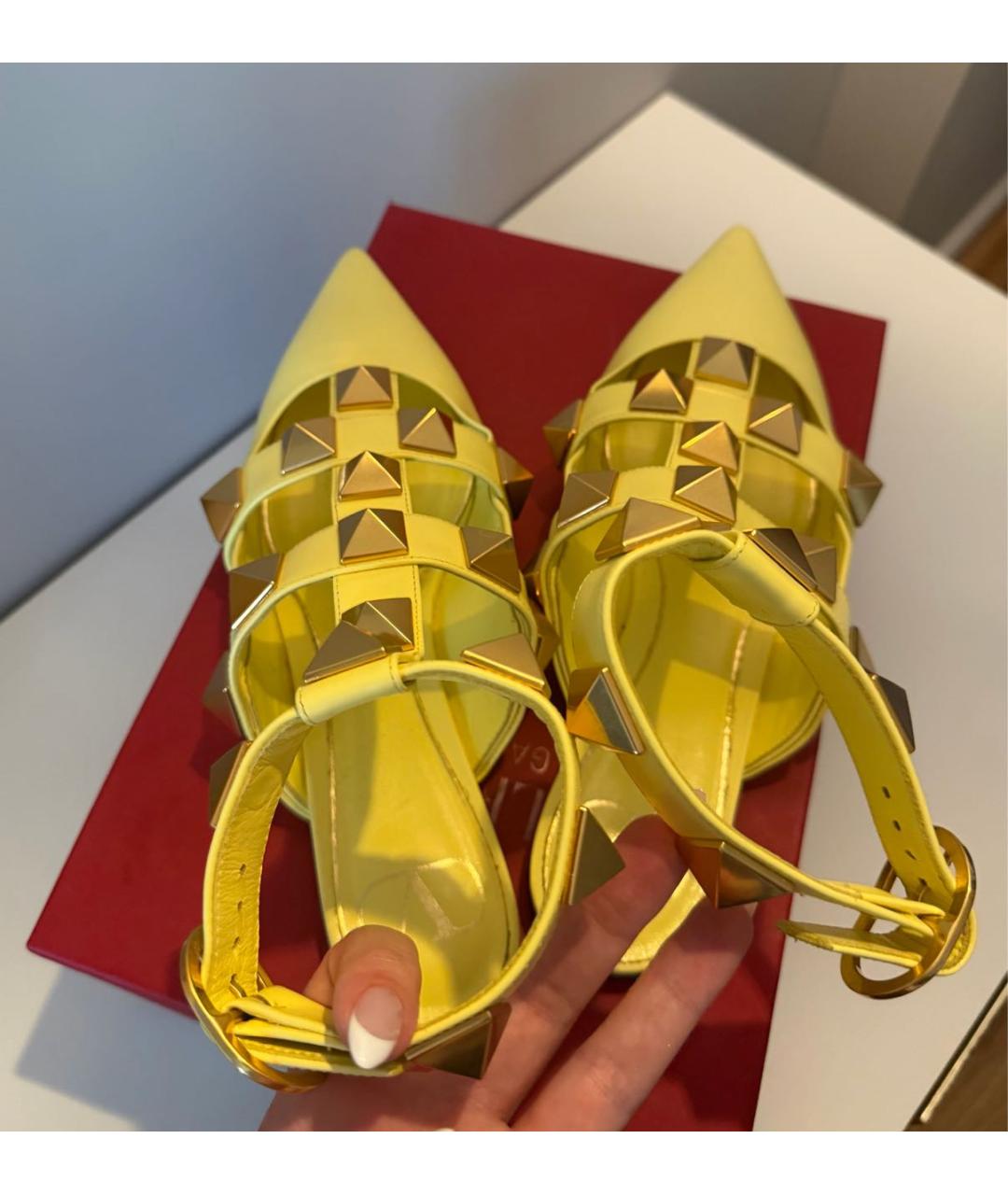 VALENTINO Желтые кожаные босоножки, фото 4