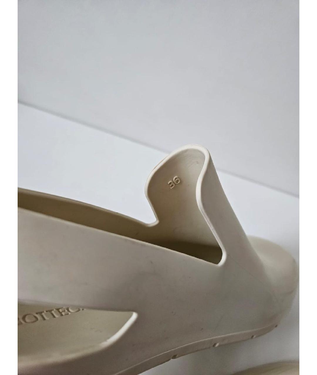 BOTTEGA VENETA Белые резиновые шлепанцы, фото 8