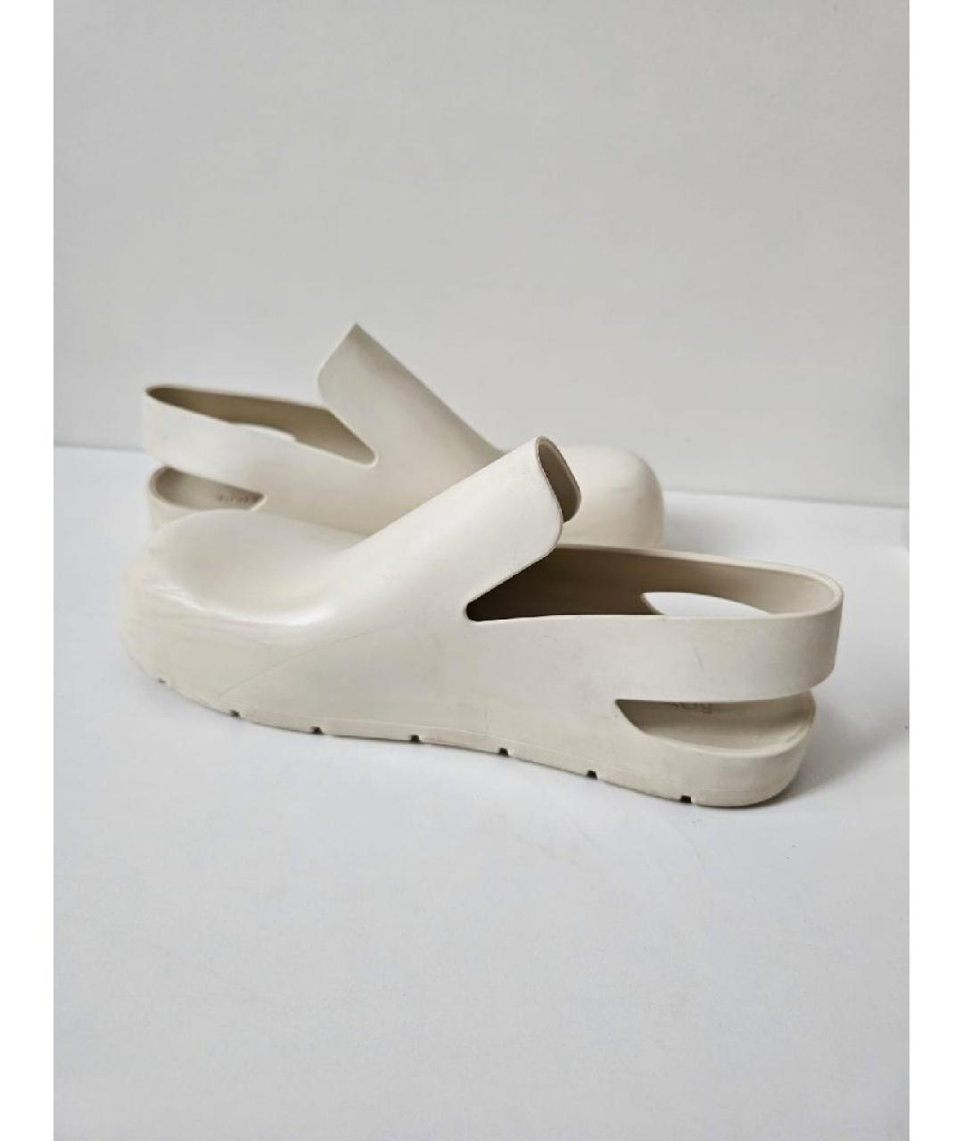 BOTTEGA VENETA Белые резиновые шлепанцы, фото 3