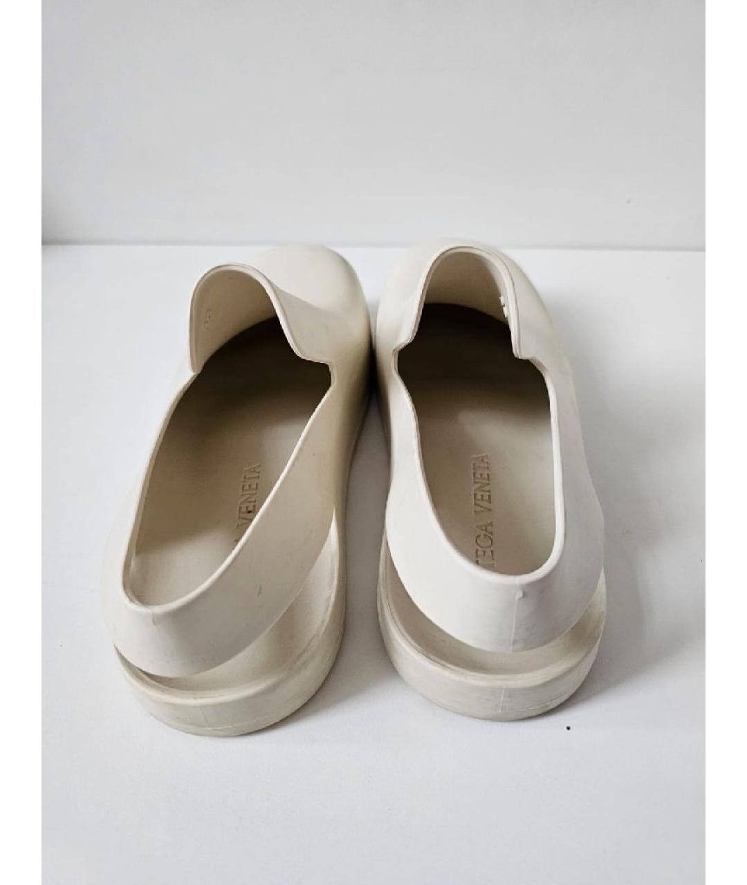 BOTTEGA VENETA Белые резиновые шлепанцы, фото 4