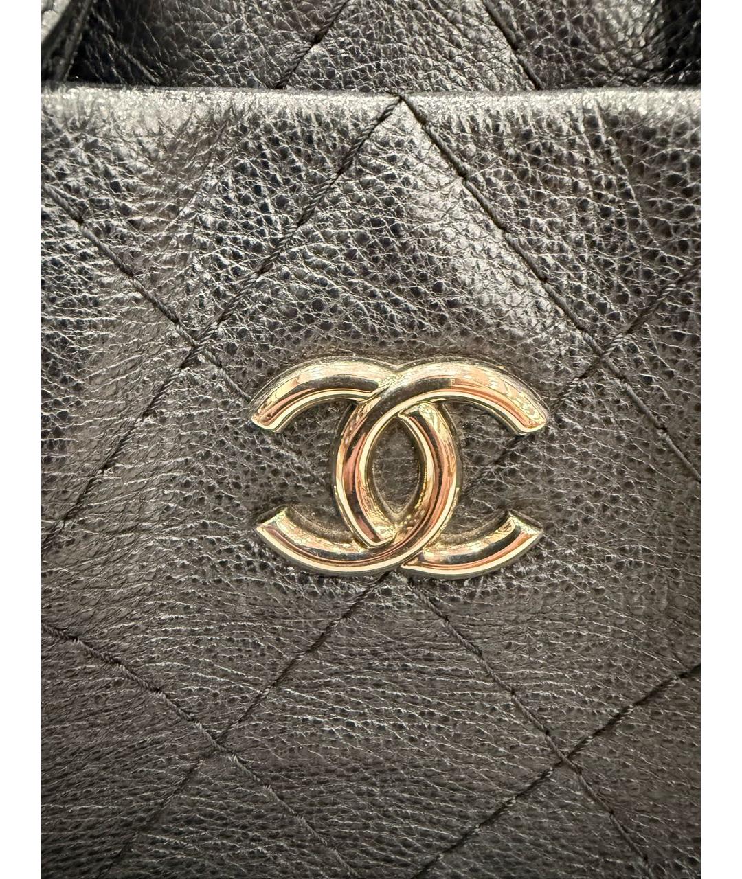 CHANEL Черная кожаная сумка с короткими ручками, фото 3